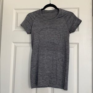 LULULEMON Swiftly Tech Short Sleeve size 8